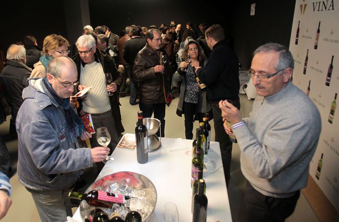 La asociacin de bodegas Provir presenta la aada en la plaza de Abastos de Logroo-54